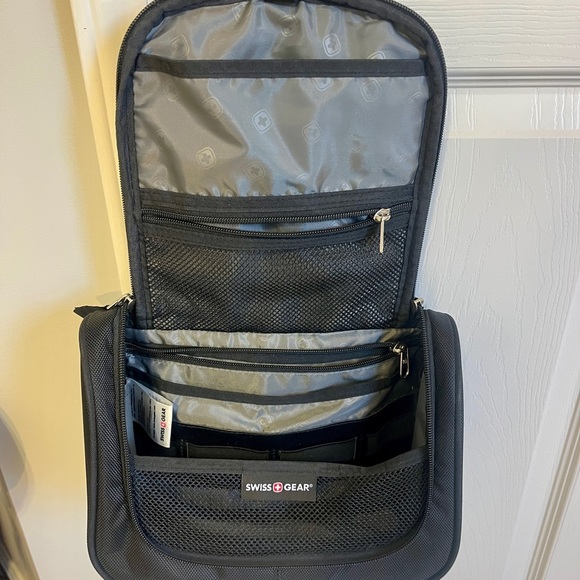 SwissGear Black Travel Toiletry Bag - Picture 6 of 12